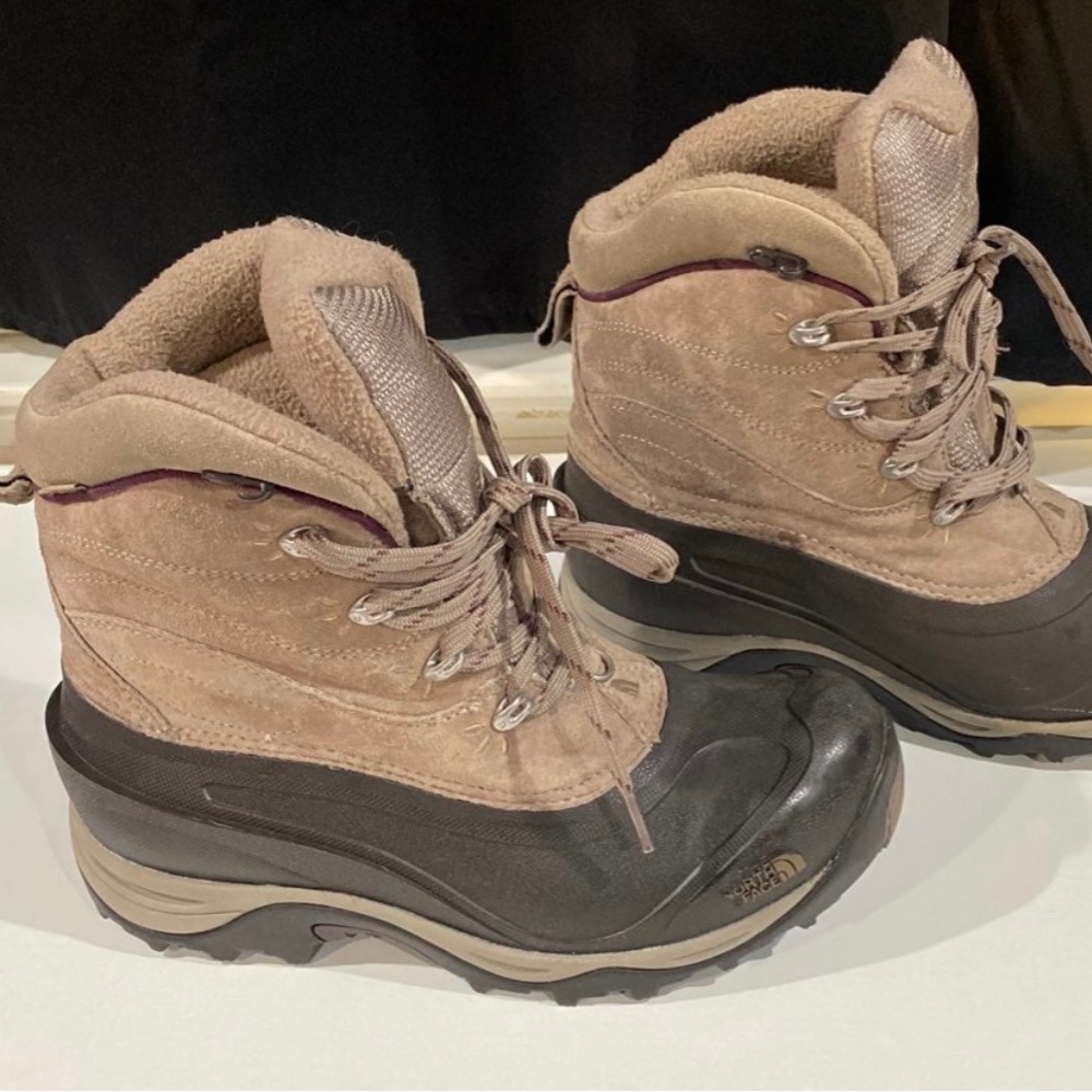 The north face womens winter boots size 9